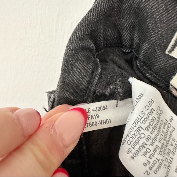 Madewell Classic Straight Jean 28 - Picture 11 of 13